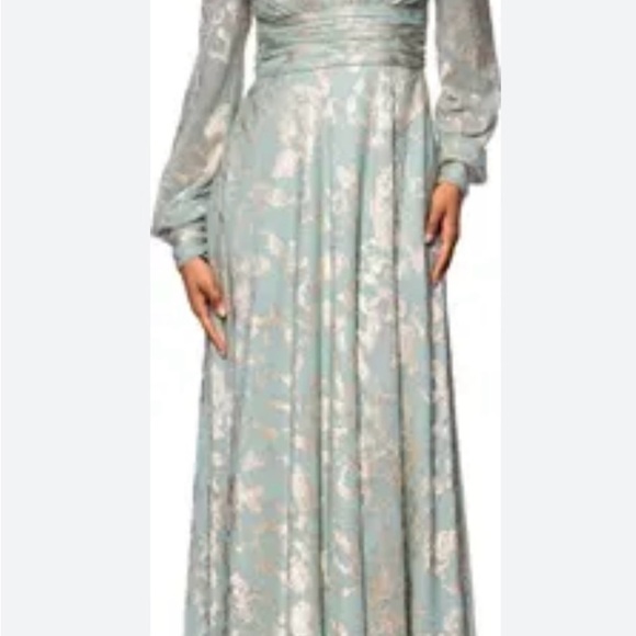 Betsy & Adam Dresses & Skirts - Betsy & Adam Foil Pattern Long Sleeve Gown Size 14